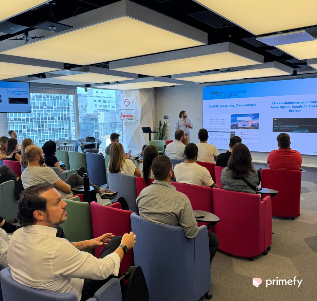 Foto do evento com grupo de pessoas assistindo a palestra no Data&AI Summit: Utilizando AI Generativa e Copilot para impulsionar a transformação digital